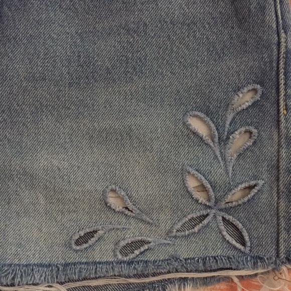 501 Levi Jean Shorts - Picture 4 of 5